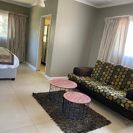Savoy Hotel Fort Beaufort Exterior foto